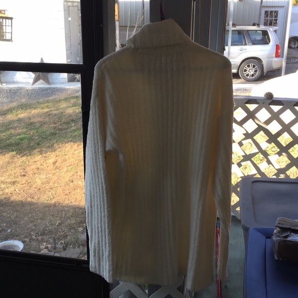 Size medium - Picture 3 of 3